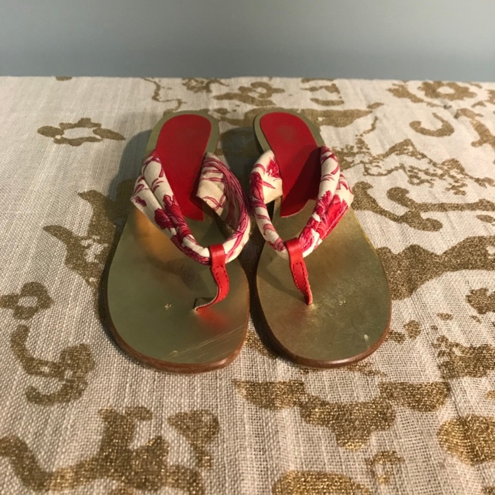 Vintage Gucci Sandal Thong Red pattern with gold